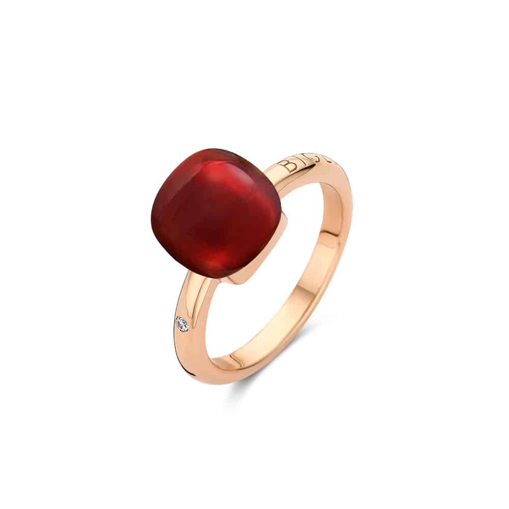 18kt rose golden Mini Sweety ring with garnet and mother of pearl, finished with our 0.02ct signature diamond